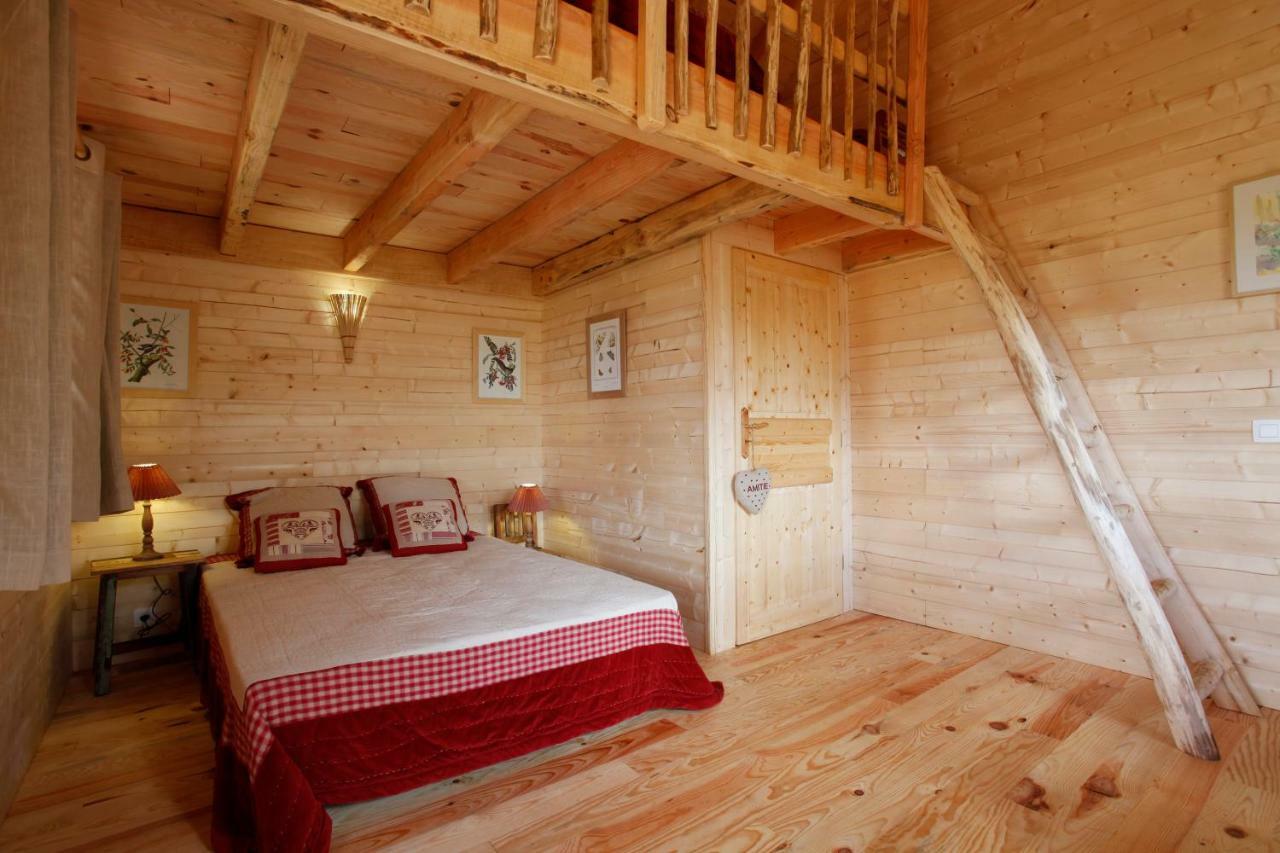 Les Cabanes Des Benauges Arbis 外观 照片